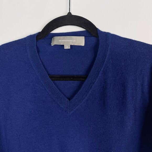 Neiman Marcus Mens Medium M Cobalt Blue Cashmere V Neck Pullover Sweater Knit - Picture 3 of 7